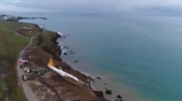 incredibil cum s a oprit un avion cu 160 de pasageri la bord a iesind de pe pista