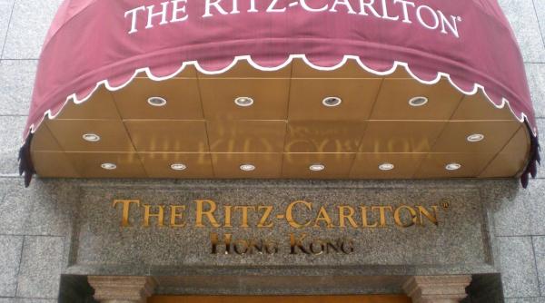 barbat arestat dupa ce sotia si copilul sau au fost gasiti morti intr un hotel de lux