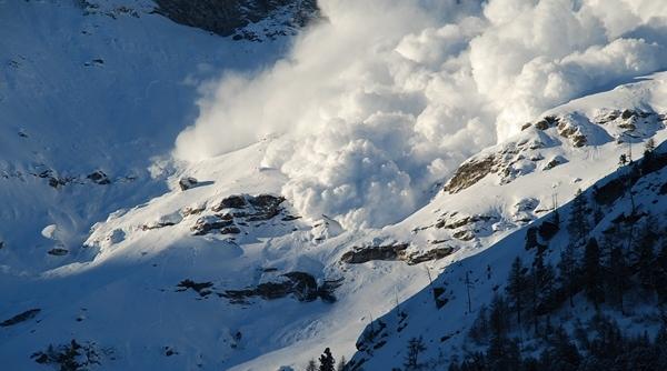 risc major de avalansa in muntii bucegi si fagaras la peste 1 800 de metri