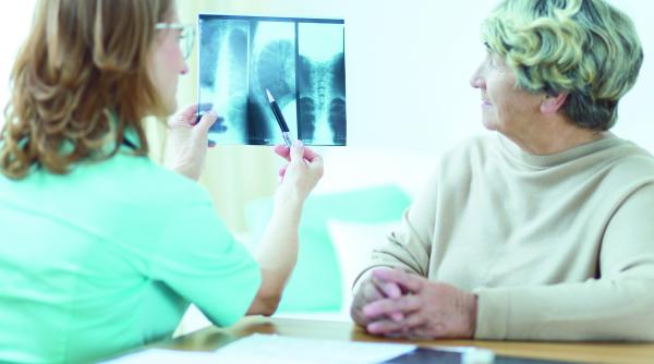 medicii acuza casmb de contractari cu dedicatie