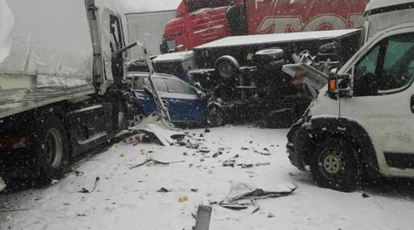 carnagiu cumplit in cehia zeci de masini strivite intr un carambol fara precedent