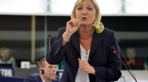 marine le pen avertizeaza ue