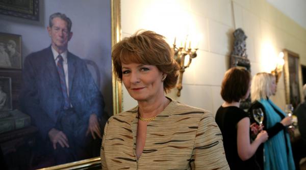 custodele coroanei a mancat la popota