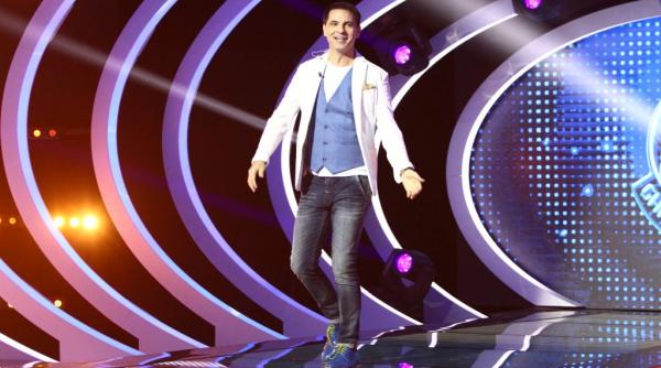 o profesoara de dans isi testeaza experienta la guess my age ghiceste varsta