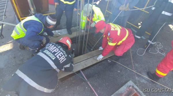 pompierii constanteni au reusit sa salveze viata unui barbat cazut intr un put adanc de 12 m
