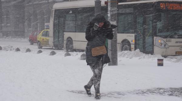 romania lovita de viscol drumuri inchise si localitati in bezna