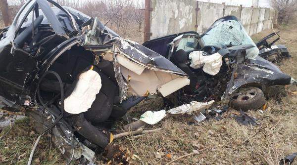 accident cumplit in teleorman un mort si un ranit dupa ce masina s a rupt in doua