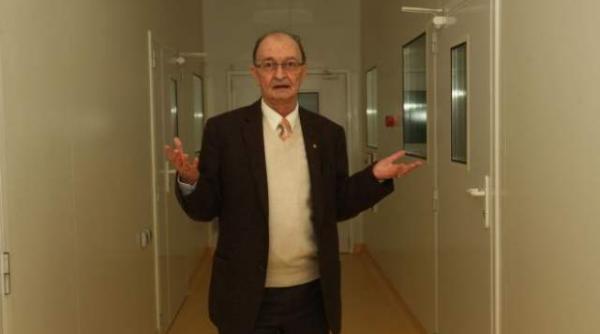 decanul facultatii de inginerie chimica din iasi reprezentantul romaniei in comitetul stiintific al cern