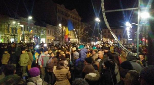 mii de oameni protesteaza in toata tara