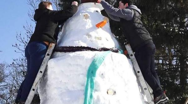 in romania se afla cel mai mare om de zapada din europa