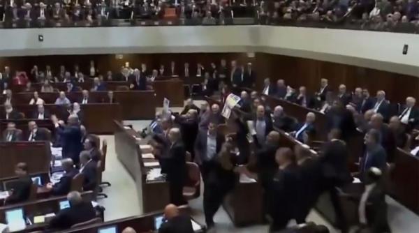 video bataie intre parlamentarii din knesset in timpul discursului lui mike pence