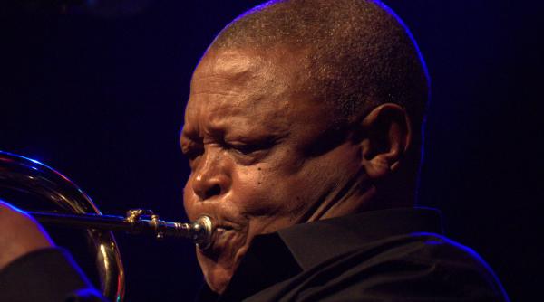 a murit o legenda a muzicii jazz