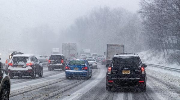 video zapada la tokyo mii de calatori blocati in trafic
