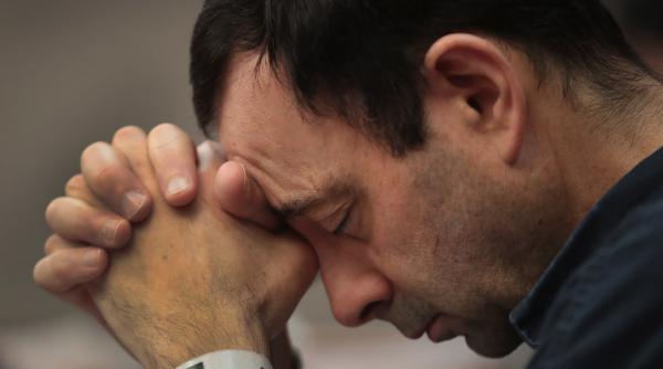 175 ani de inchisoare pentru fostul medic al lotului olimpic de gimnastica din sua