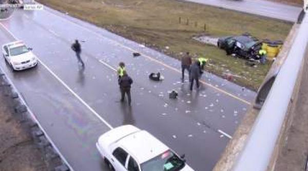 incredibil pe o sosea din statele unite a plouat cu bani