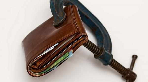 majorarea salariului minim loveste in profesiile liberale