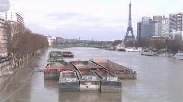 suburbiile parisului sunt amenintate de viitura de pe sena