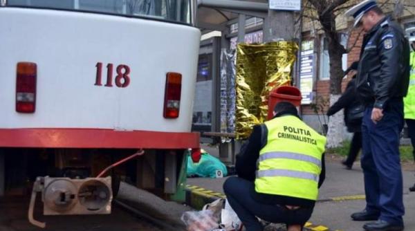 accident mortal la oradea un barbat a coborat din tramvai si intr o clipa de neatentie a ajuns sub roti