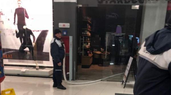 clipe de cosmar la mall din ploiesti dupa ce un incendiu a izbucnit la cafeneaua starbucks