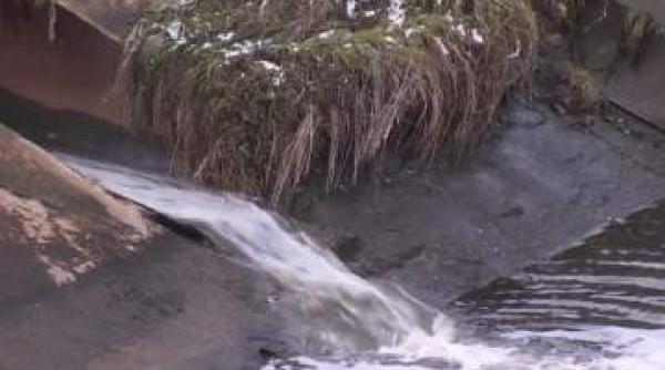 in dambovita bucurestenii arunca zilnic munti de gunoaie