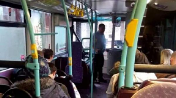 caz incredibil la alba un sofer de autobuz a fost prins beat mort la volan