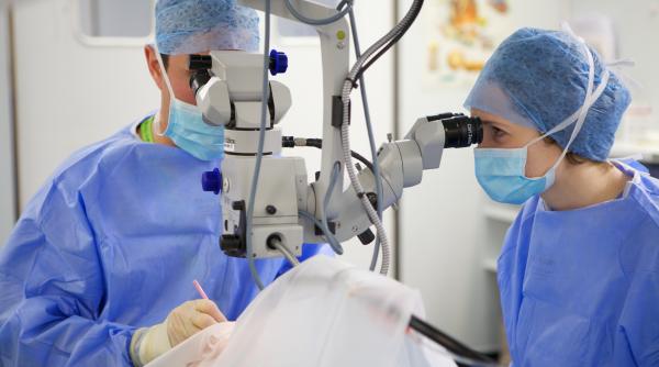 45 de romani si au recapatat vederea