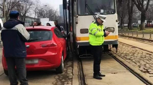scandalos sase tramvaie blocate in capitala timp de 2 ore dupa ce o soferita si a parcat masina pe sine