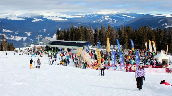 concurs de oameni de zapada zumba si parada cu faclii la snow fest