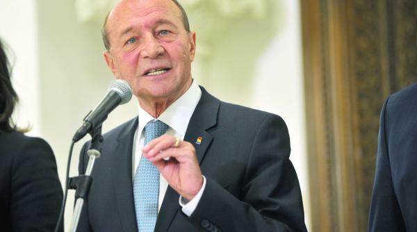 basescu si ambasadorii sua denuntati la dna si fbi