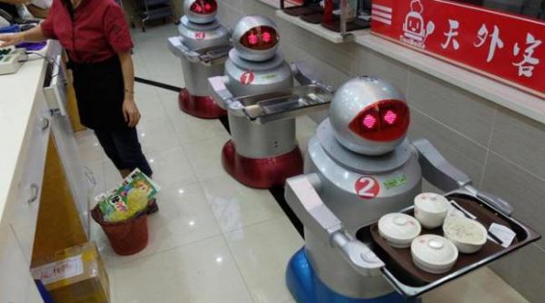 cu ocazia anului nou chinezesc clientii unei cafenele din tokyo vor fi serviti de roboti