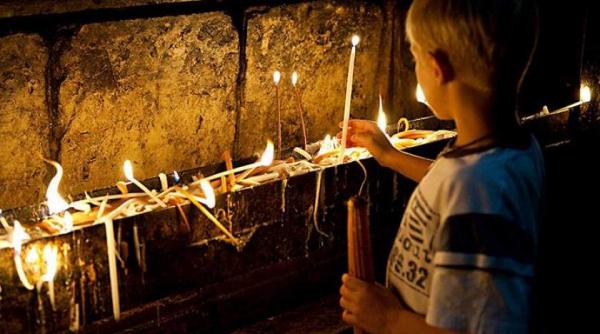 traditii si obiceiuri de sambata mortilor cate lumanari trebuie sa aprindem astazi ca sa fim feriti de rele si sa avem noroc tot anul