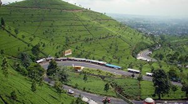 cel putin 27 de morti si 18 raniti intr un accident de autocar pe insula java