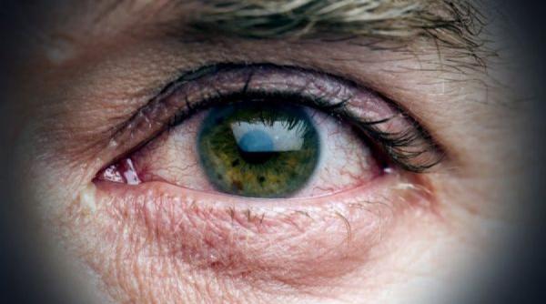 cum se poate trata boala care te face sp plangi cu lacrimi de sangele