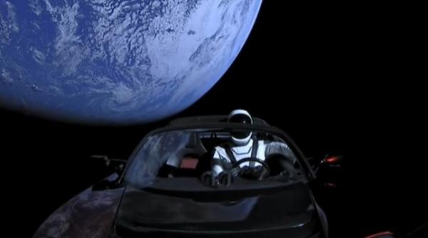 starman va trece la distanta mare pe langa marte