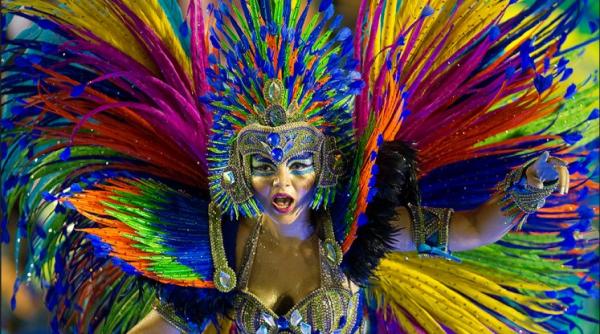 video foto a inceput carnavalul de la rio cele mai frumoase dansatoare defileaza in pasi de samba