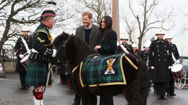 printul harry si meghan markle primiti cu entuziasm la edinburgh