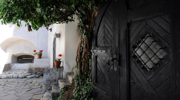 indragostitii asteptati in sufrageria castelului bran