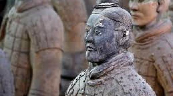 autoritatile chineze sunt nervoase dupa ce un hot a furat degetul unei soldat de teracota