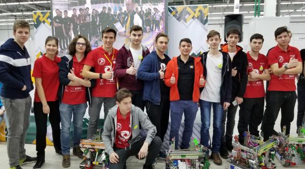 echipa de robotica autovortex romania castiga locul i la ftc rusia open si se califica la campionatul mondial de robotica din detroit sua