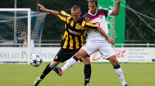 video meci abandonat dupa ce jucatorii s au luat la bataie pe teren