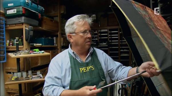 povestea ultimului reparator de umbrele al europei