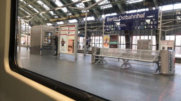 o gara din centrul berlinului a fost evacuata din cauza unui pachet suspect