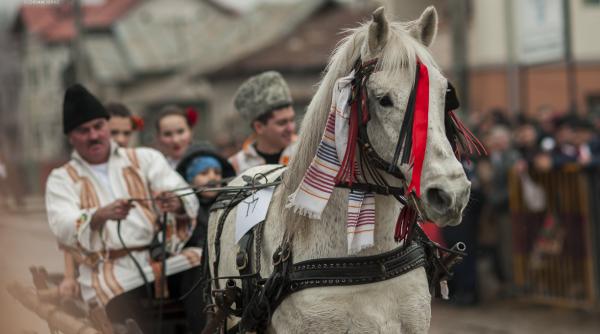 bulgarii din targoviste sarbatoresc sambata pastele cailor