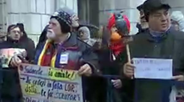 protest in fata ministerului justitiei