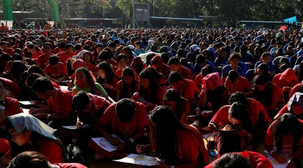 7 000 de elevi filipinezi incearca sa stabileasa un nou record