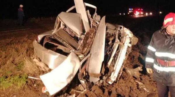 accident teribil in ialomita a murit dupa ce a intrat cu masina intr un stalp
