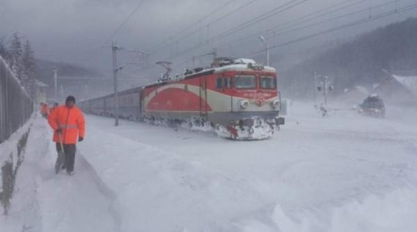 iarna face ravagii zeci de trenuri au intarzieri din cauza gerului si a zapezii