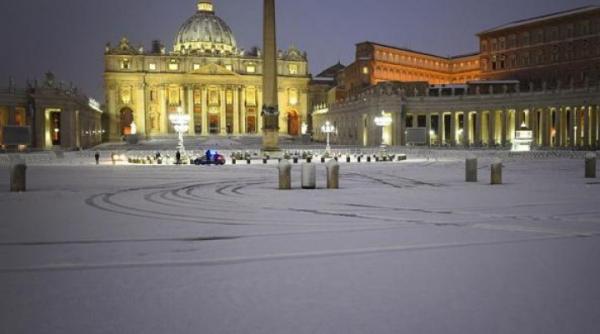 la roma a nins pentru prima data din 2012 scolile si colosseum ul au fost inchise