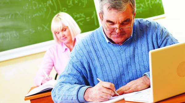 m am apucat la batranete sa invat limbi straine