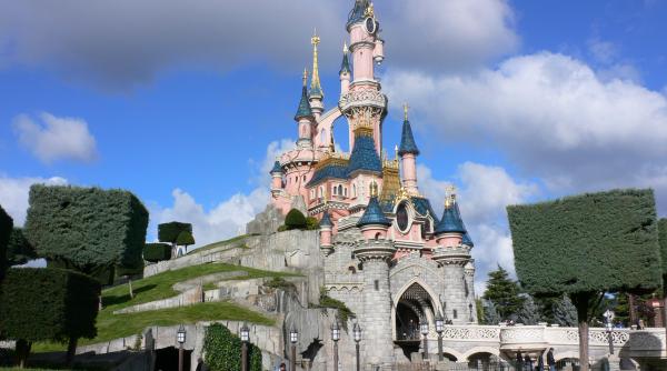 disney anunta un plan de 2 miliarde de euro pentru extinderea parcului din paris